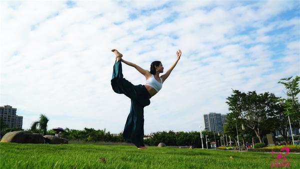 适合旅行、聚会拍照的瑜伽体式，春节期间让自己美爆朋友圈！