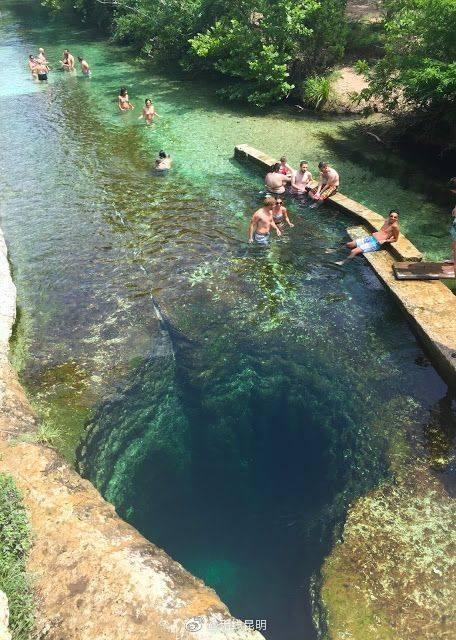 美国德克萨斯州著名景点，多年生岩溶泉Jacob’s Well