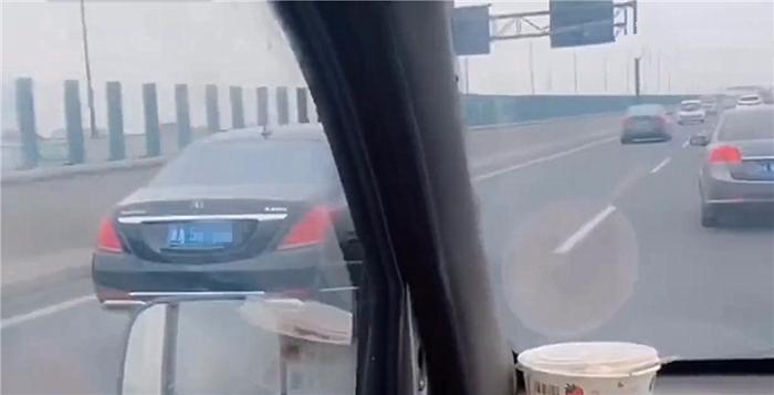 迈巴赫S680现杭州，侧面配V12，车型加价110万，还供不应求