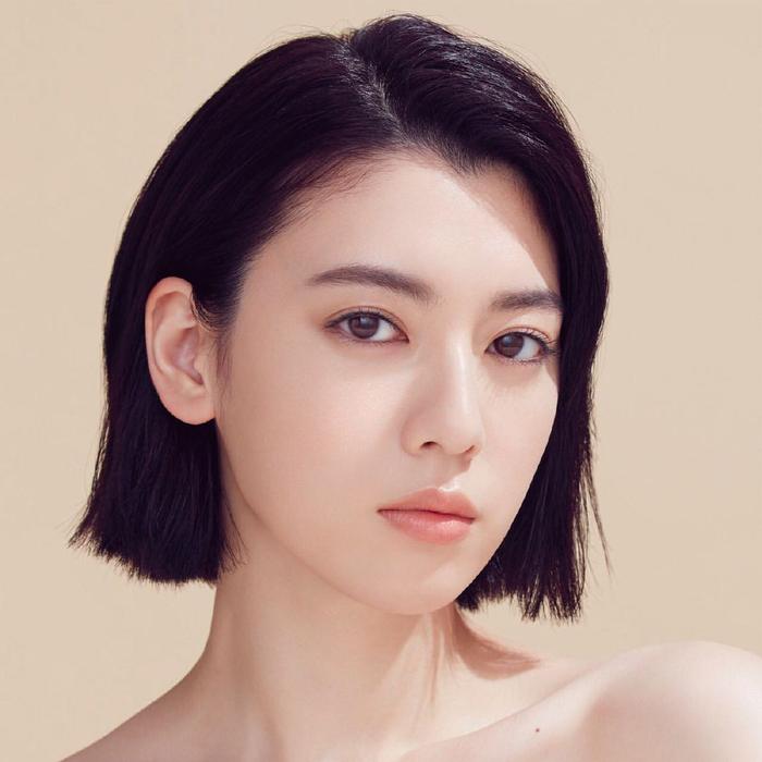 三吉彩花的ins粉丝一夜之间涨了5、60万，来品品她的早期美照吧