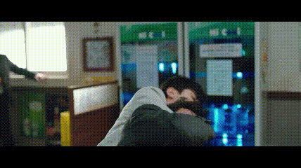 黑帮老大和弱鸡高中生互换灵魂，笑掉大牙！