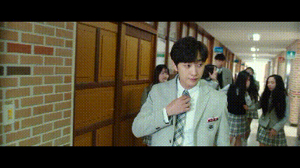 黑帮老大和弱鸡高中生互换灵魂，笑掉大牙！