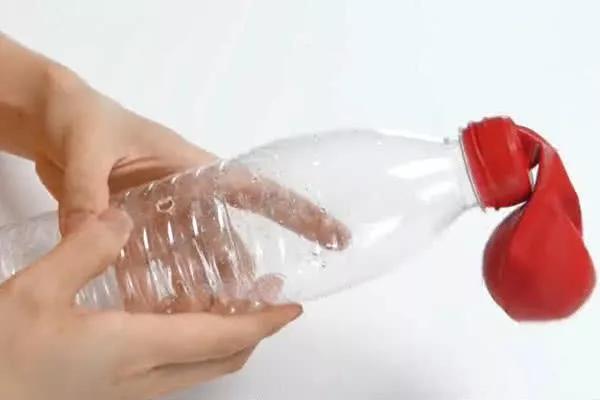 气球打气筒根本不用买，用塑料瓶自制一个，1分钟充满20个气球