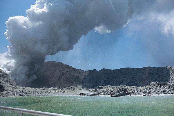 外媒：新西兰怀特岛火山喷发时有2名中国公民在岛上