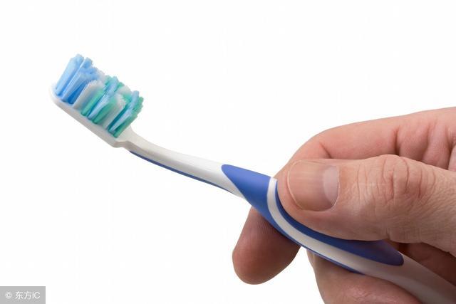 牙龈出血不止是牙齿的问题哦，也可能跟牙刷有关！