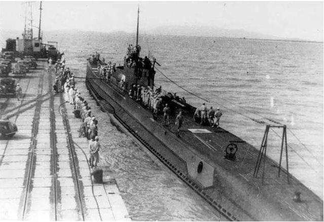日本潜艇航母伊400排水量6560吨！搭载3架″晴岚″战斗机，二战奇葩