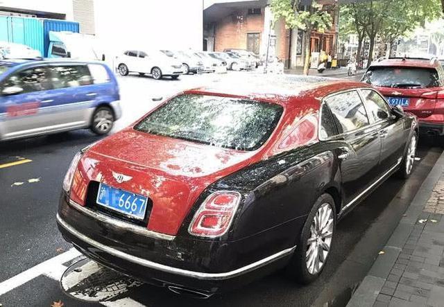 上海街头偶遇一辆宾利，车牌号6667，全国找不到第二辆！