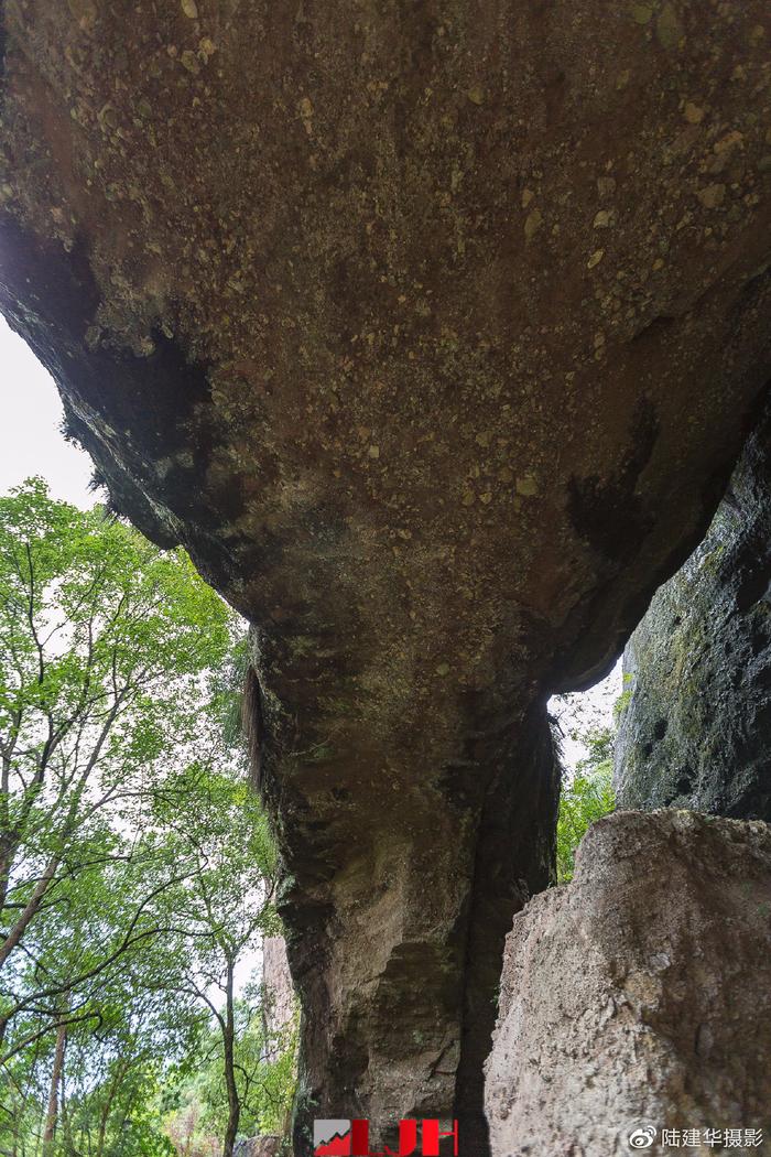 浙江丽水东西岩，就是两块大石头组成的一个景区