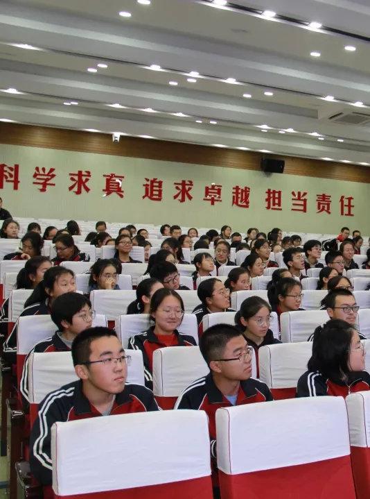 南京大学专家一行来忻州一中举办专场报告会