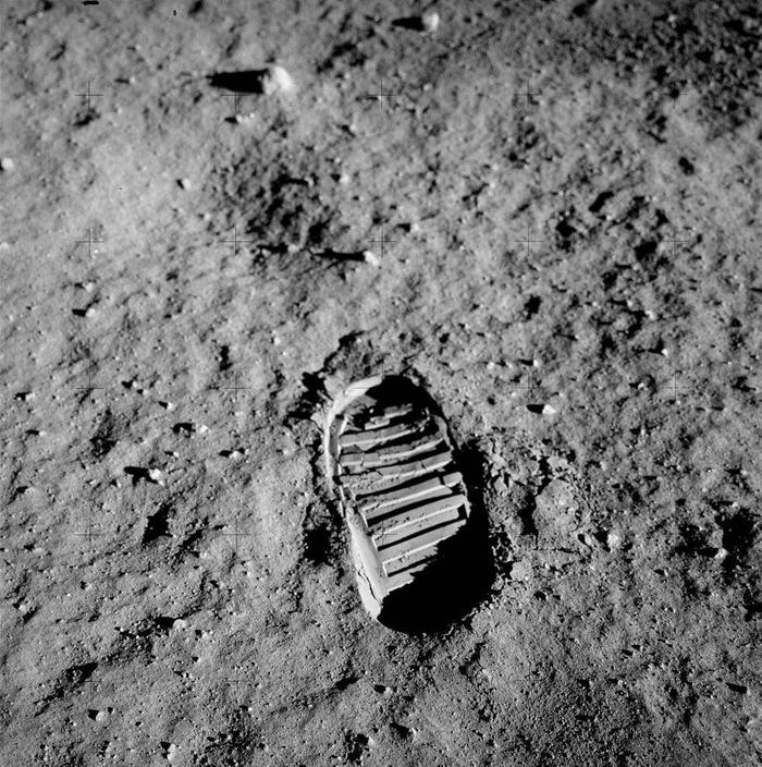 登上月球的人，在月球上漫步的人，有多少？