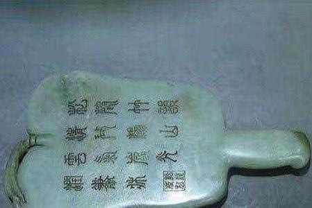 小伙迁祖坟挖到文物，拿给专家咨询，要上缴国家