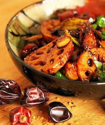 家常红烧莲藕这样做，软糯入味不腻，孩子爱吃，老人都夸香！