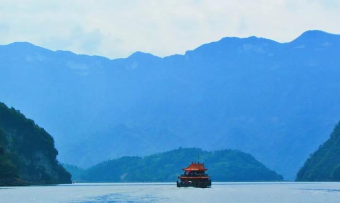湖北清江画廊，被誉为东方多瑙河，这里是桨声灯影的梦乡