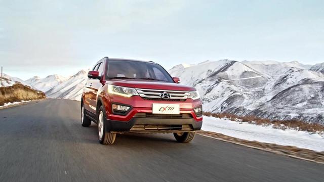 1米8车宽的中型SUV，全系七座布局仅6万，网友：我选五菱宏光！