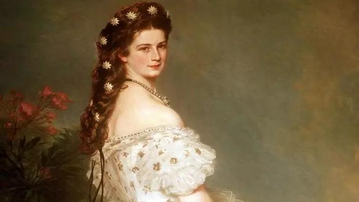 茜茜公主幼女的珠宝钻石首饰在300年的老店进行拍卖！