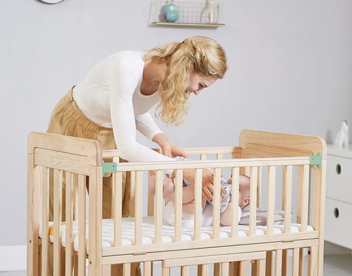 婴儿床安全隐患多，新晋父母怎么选才靠谱