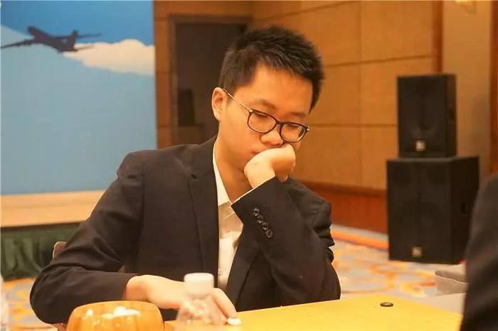 西南棋王赛柯洁力能扛“鼎” 党毅飞猎杀黑马