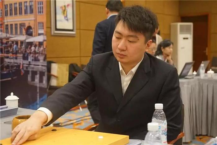 西南棋王赛柯洁力能扛“鼎” 党毅飞猎杀黑马