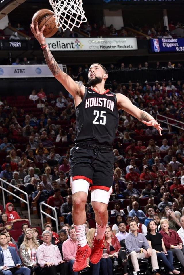 库里盛赞其表现未来可期