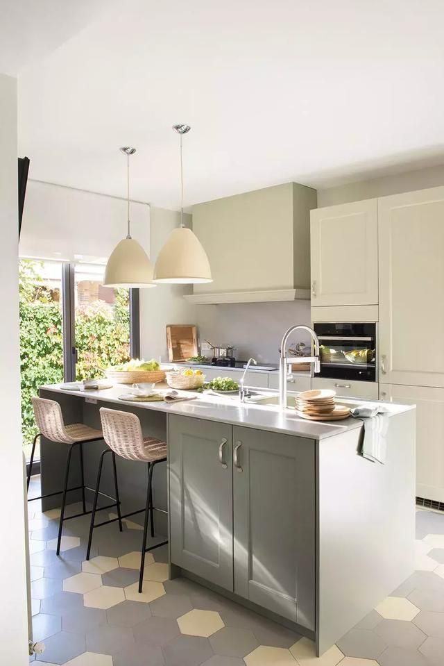 橱柜柜体和柜门用什么材料好？听金牌木工全面分析，这次真受用了