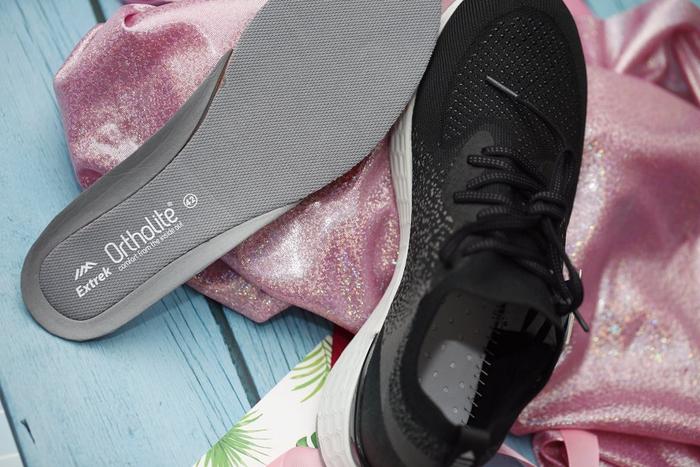 天越EXTREK发布首款春夏科技跑鞋