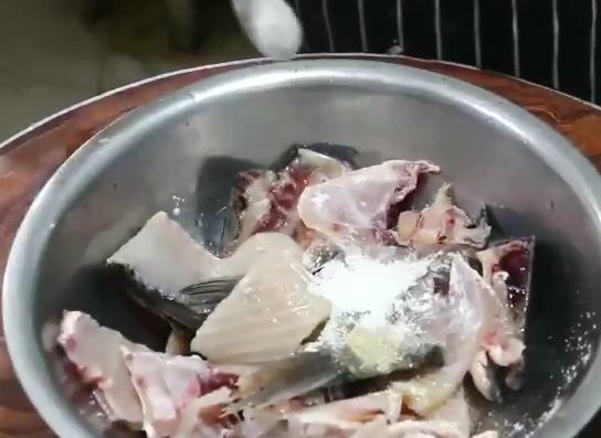 教你正宗四川酸菜鱼做法，肉质嫩滑，汤酸味鲜，太香了，超级下饭