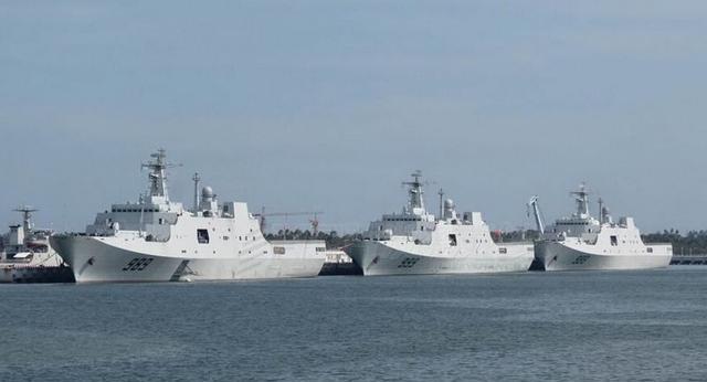 中国海军“五指山”号万吨级登陆舰服役了！