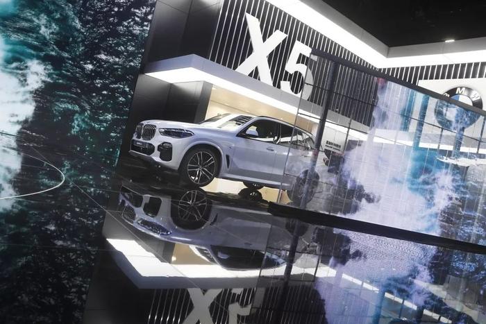 明明可以靠颜值，全新BMW X5偏偏就要靠才华