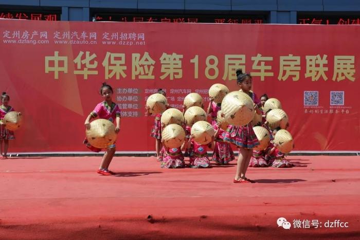 定州这个地好大的阵仗，舞狮跳舞一群人又嚷又跳这是在干啥？