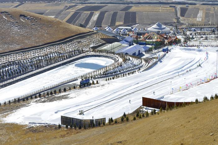 甘肃武威：马牙雪山脚下的乌鞘岭滑雪场，一个让人激情四射的地方