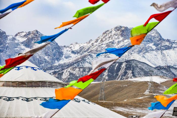 甘肃武威：马牙雪山脚下的乌鞘岭滑雪场，一个让人激情四射的地方