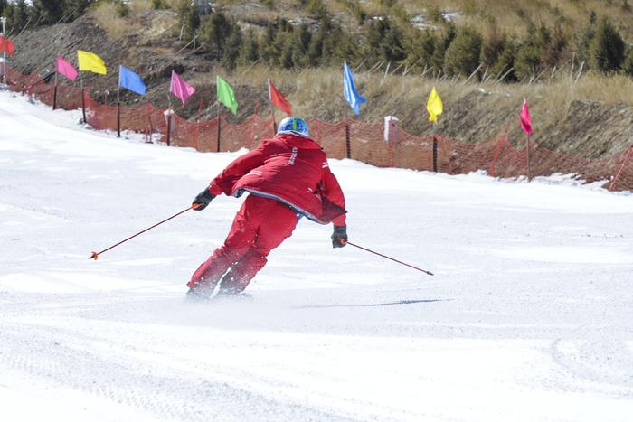 甘肃武威：马牙雪山脚下的乌鞘岭滑雪场，一个让人激情四射的地方