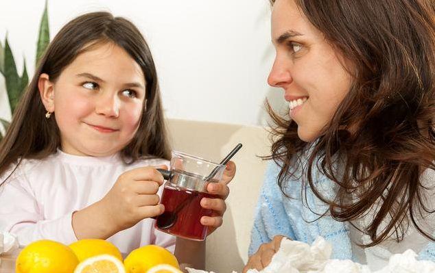 提醒：小孩鼻炎最好别碰4种食物，1个方法能通鼻