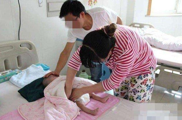 新生儿一天用多少纸尿裤，7片、20片？育婴师讲换尿不湿注意事项