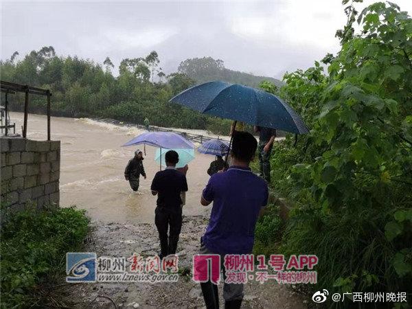今天中午，记者从柳城县寨隆镇了解到，受强降雨影响。今天早上七点