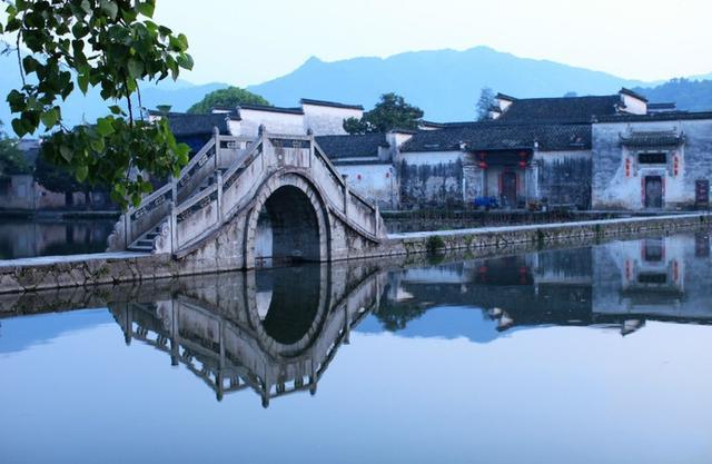 许多人向往的徽州古村镇，竟藏着国内秋天一半的美景