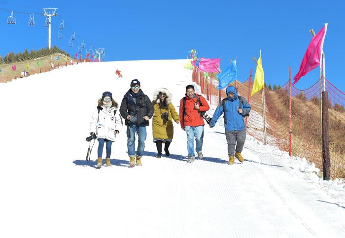 甘肃武威：马牙雪山脚下的乌鞘岭滑雪场，一个让人激情四射的地方