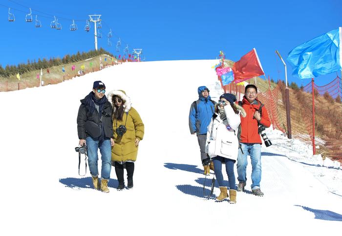 甘肃武威：马牙雪山脚下的乌鞘岭滑雪场，一个让人激情四射的地方