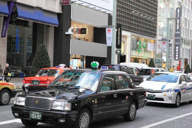扒扒世界各国出租车！德国满大街奔驰E级，迪拜的出租车太惊人了