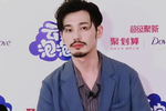 手拿芒果玩白宇表情包,白宇:下次见面,请拿芒果相认越来越皮了