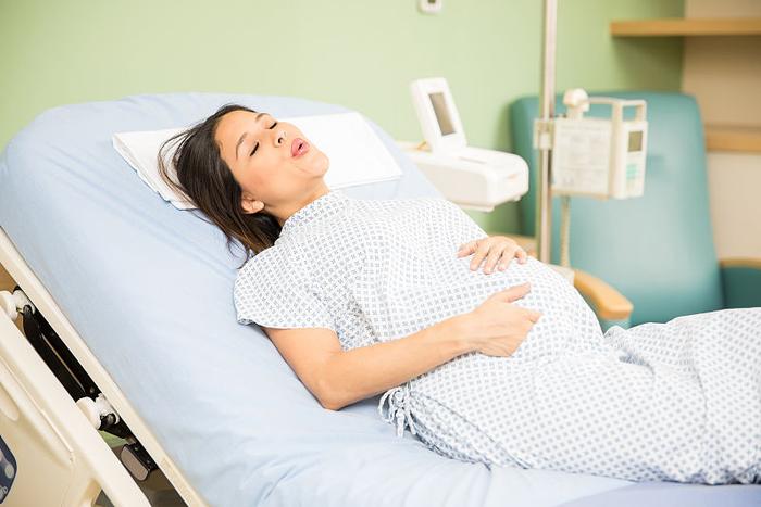 临近预产期胎儿入盆，孕妇误诊了宫缩，待产时无法淡定