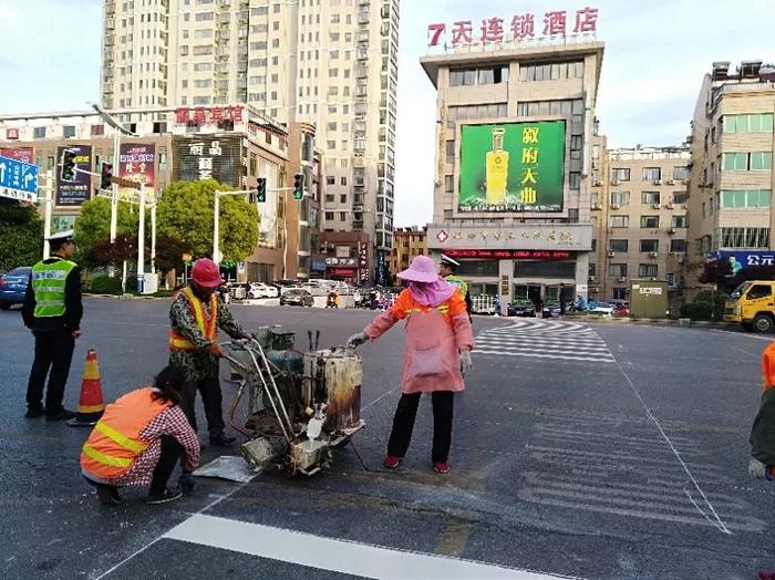 公安交警提醒广大驾驶员朋友注意： 海安汽车站门前路段限时禁左