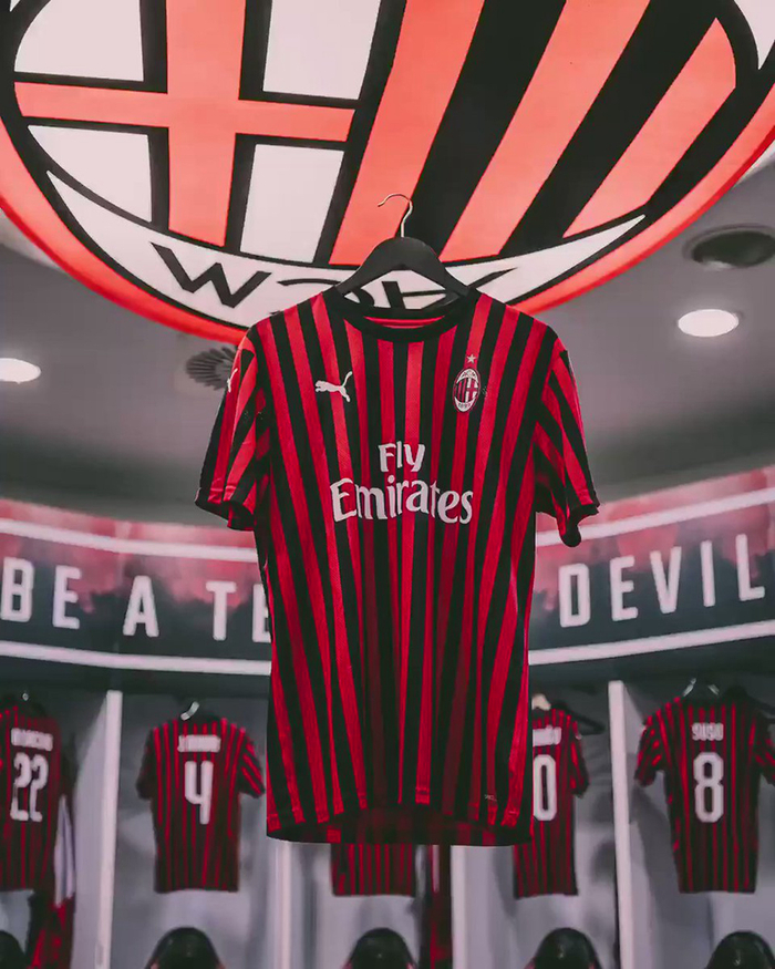 AC米兰主场迎战萨索洛 关键三分争夺战直播呈现