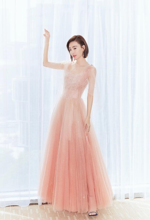 粉色长裙，仙气十足-王丽坤