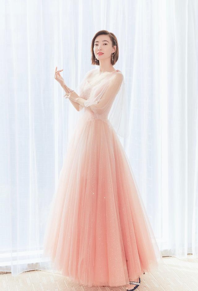 粉色长裙，仙气十足-王丽坤