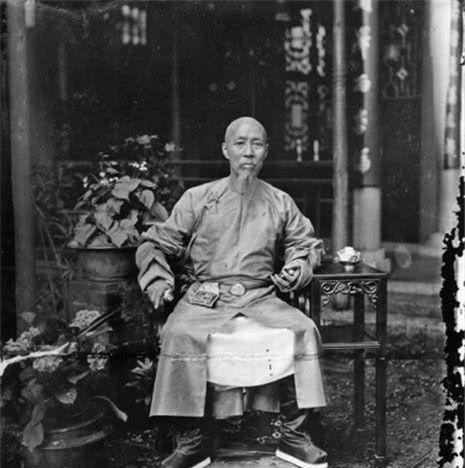 在清朝，有1万两白银属于什么水平？