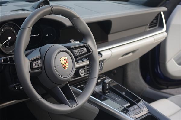 保时捷911 Carrera 4s 能满足你对跑车的所有幻想？