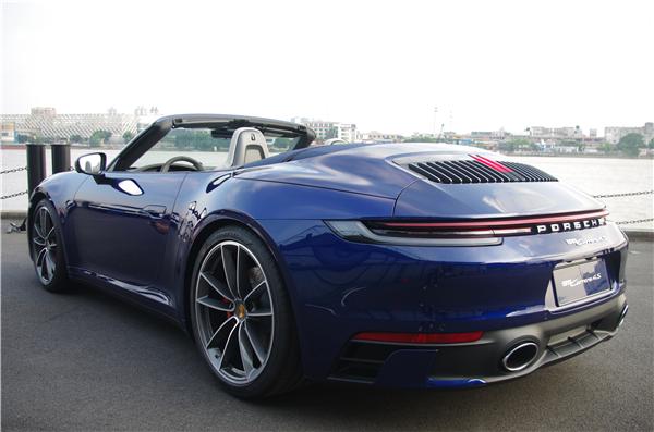 保时捷911 Carrera 4s 能满足你对跑车的所有幻想？