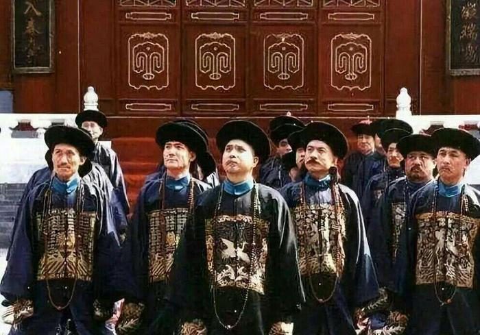 在清朝，有1万两白银属于什么水平？