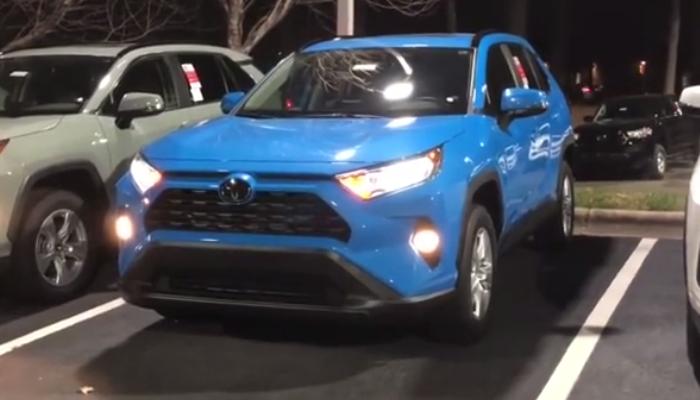 首批2019款全新丰田RAV4海外到店！网友：还是黑色车身最硬气！